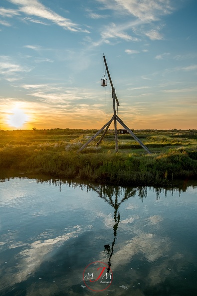 Le Phare Médiéval au coucher de soleil.jpg